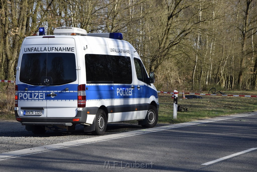 Schwerer VU Krad Fahrrad Koeln Porz Alte Koelnerstr P147.JPG - Miklos Laubert